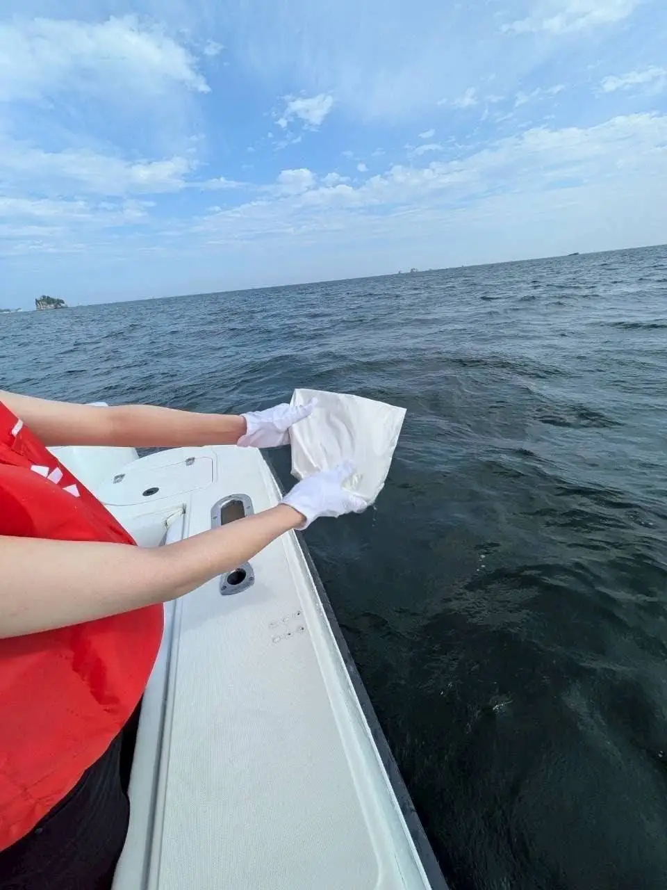 水溶性袋で環境に配慮した散骨